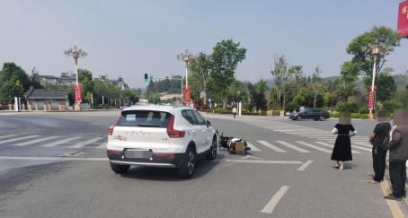 小車撞摩托車賠償案例_交通事故小車撞摩托車_轎車撞摩托車事故